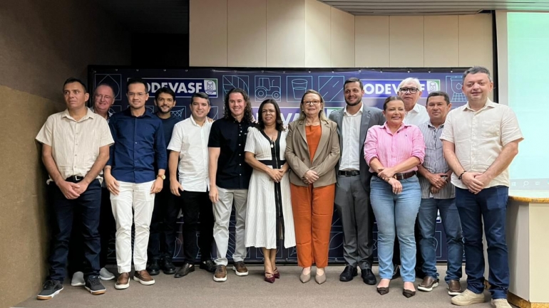 Veneziano destina R$ 25,5 milh�es, em parceria com a Codevasf, para beneficiar 14 munic�pios com pavimenta��es