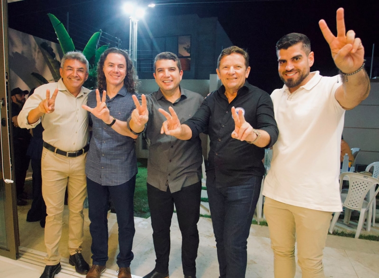Veneziano vai ao Arrai� Balan�ando a Rede em S�o Bento e prefeito agradece parceria: �Senador que trabalha pela cidade e destina recursos�