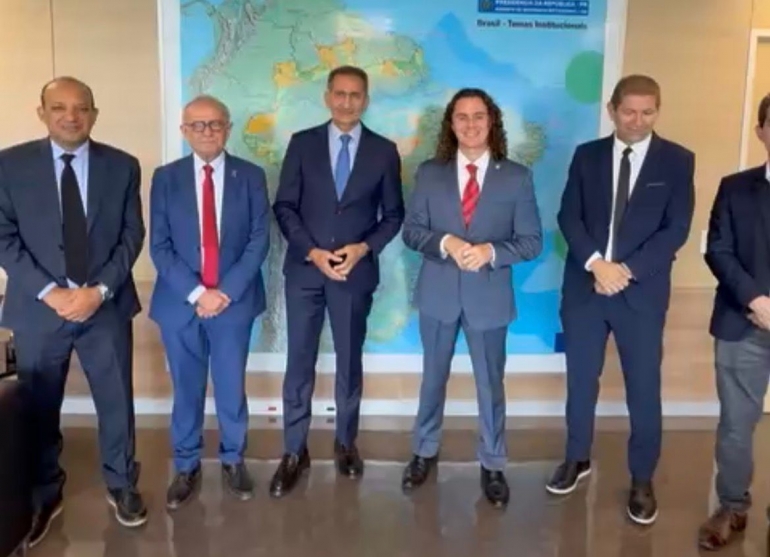 Ministro confirma a Veneziano, C�cero e prefeitos do Vale do Pianc� proximidade da licita��o para o 3� eixo da transposi��o na Para�ba