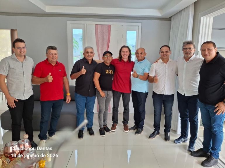 Veneziano recebe vereadores e lideran�as de Pombal e Cajazeirinhas, que reafirmam apoio � sua reelei��o ao Senado