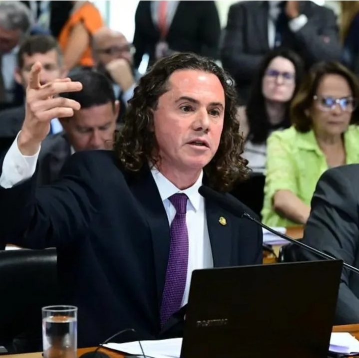 Veneziano � condecorado pelo TRT da 6� Regi�o por sua atua��o em favor da Justi�a do Trabalho