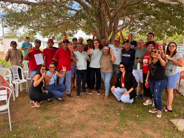 Veneziano se re�ne com associa��es e cooperativas de Caturit�, discute a��es pelo desenvolvimento da regi�o e recebe apoio � sua reelei��o