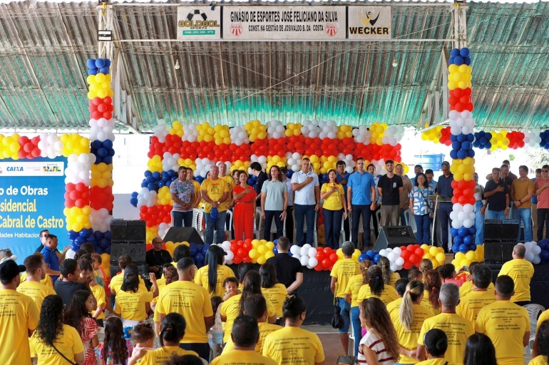 Veneziano representa o Governo Lula na assinatura da Ordem de Servi�o para a constru��o de 150 casas em Sap�