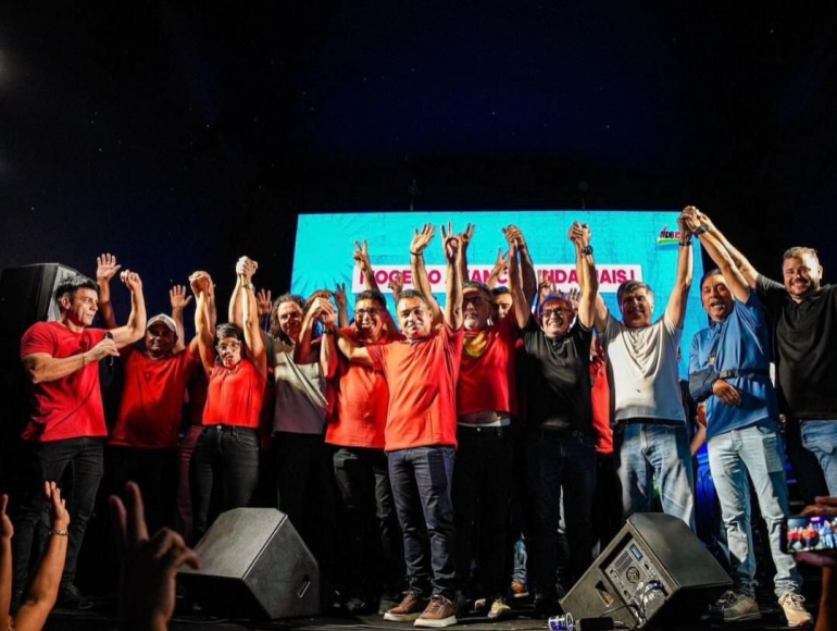 C�cero Lucena � recebido por multid�o em Mogeiro em ato de ades�o do prefeito Ant�nio Ferreira