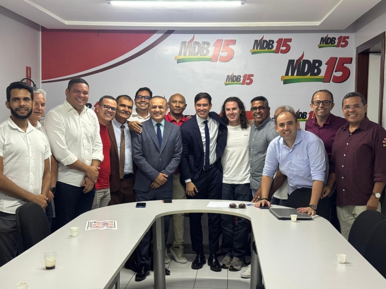 Senador Veneziano recebe apoio � sua reelei��o de grupo de vereadores e suplentes de Jo�o Pessoa