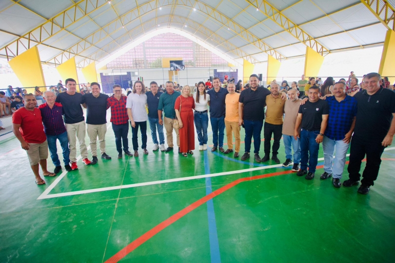 Prefeito entrega obras em Alagoa Nova que tiveram R$ 2,2 milh�es de recursos colocados por Veneziano e Nilda Gondim