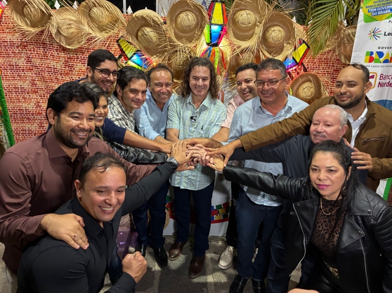 Veneziano � recebido pelo prefeito Wenceslau e lideran�as e participa da festa de S�o Jo�o e S�o Pedro em Teixeira