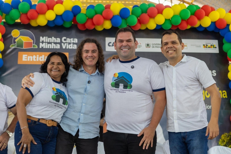 Prefeito, vice e lideran�as de Alagoinha agradecem a Veneziano articula��o para a constru��o de residencial na cidade