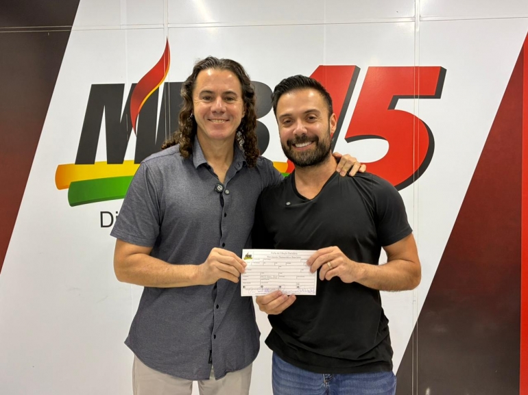 Caio Roberto se filia ao MDB e reafirma apoio �s pre-candidaturas de C�cero governador e Veneziano Senador