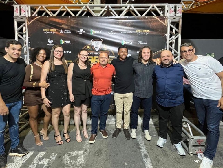 Veneziano participa da Festa da Carne de Sol em Picu� e reafirma compromissos com a gest�o do prefeito Ranieri