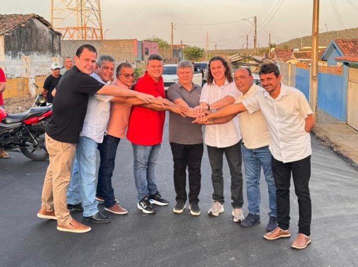 Prefeito Tarc�sio agradece obras e recursos destinados por Veneziano a Gurinh�m: �o senador que mais fez em toda a nossa hist�ria�