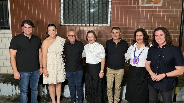 Ao lado de C�cero, Veneziano participa da Festa da Luz em Guarabira e prefeita L�a agradece R$ 1,5 milh�o em asfaltamento